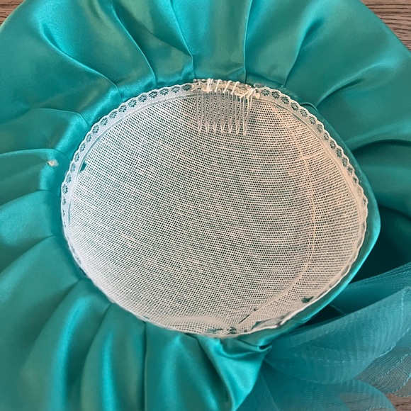 Women’s Matching Top & Skirt Set & Hat - Picture 14 of 14